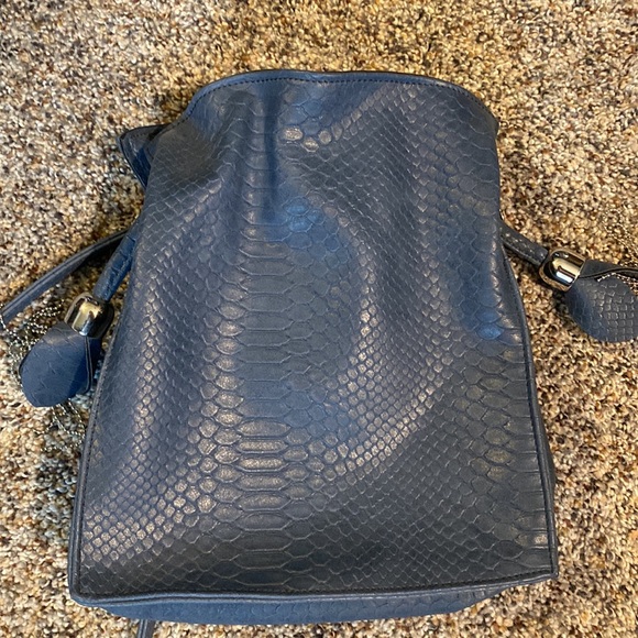 Beautiful Nine West crossbody purse - Picture 2 of 4